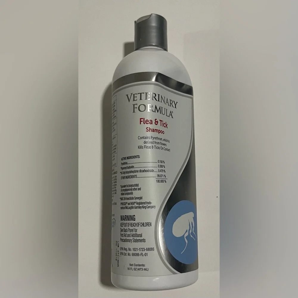 Veterinary Formula Clinical Care Shampoo for Dogs and Cats, 16 oz.